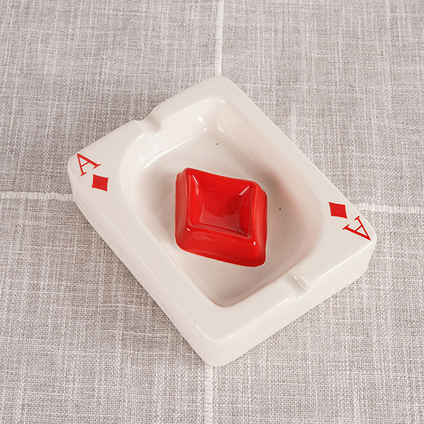 Creative Poker Ceramic Cigarette Ashtray Creative Poker Ceramic Cigarette Ashtray